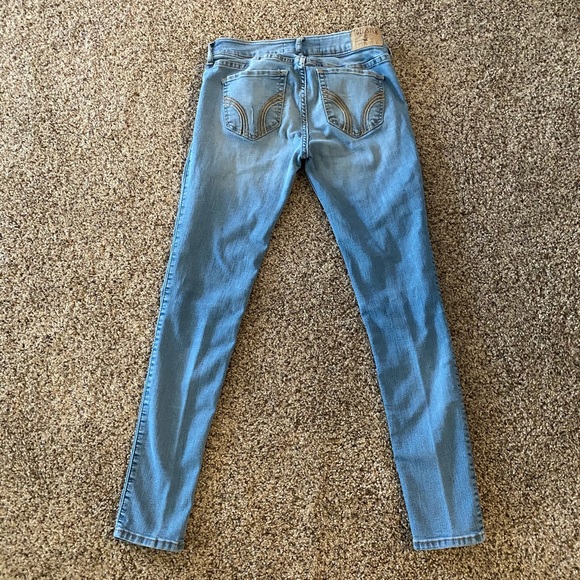 Hollister Women’s Low Rise Ripped Skinny Jeans - Picture 3 of 7